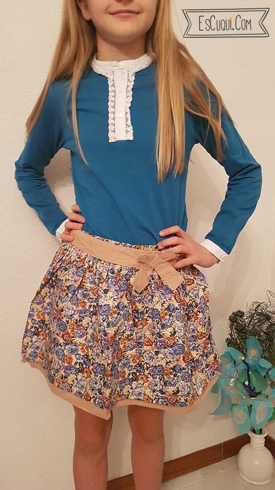 Conjunto niña mayor falda flores y blusa azul