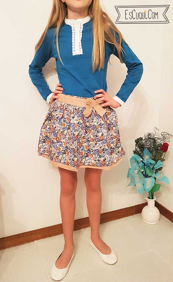 Conjunto niña mayor falda flores y blusa azul