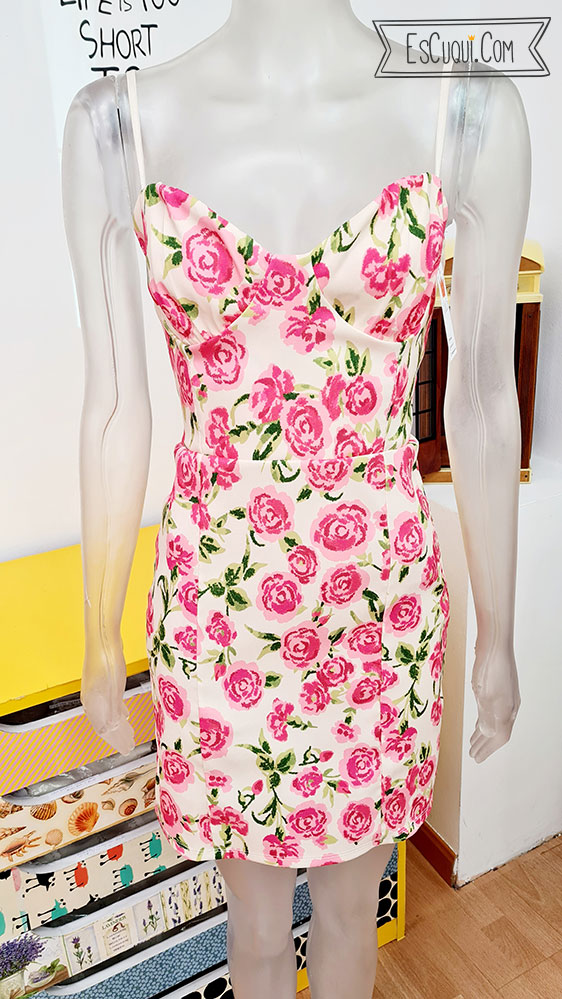 vestido corto ajustado flores rosas